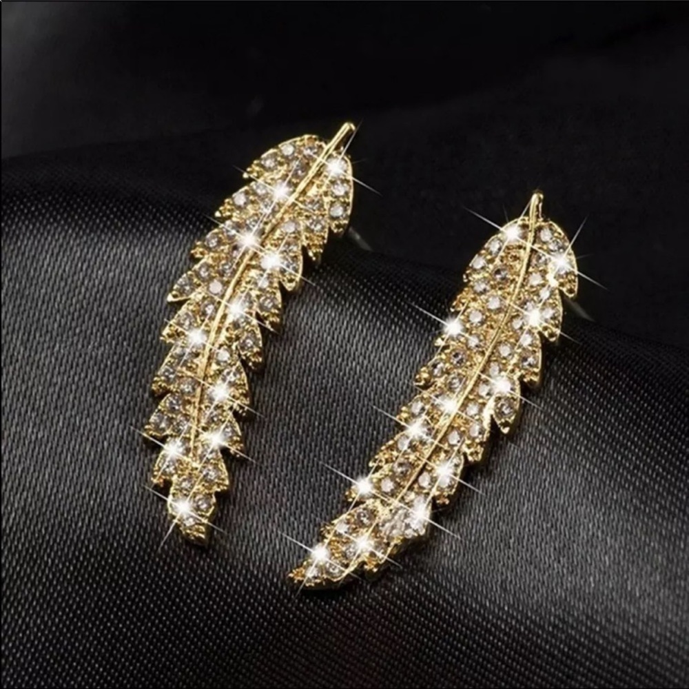 Cubic zirconia leaf climbers